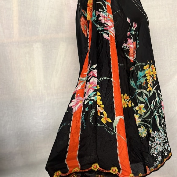 Johnny Was “Becca” Silk print V-neck blouse, size M - Picture 3 of 4